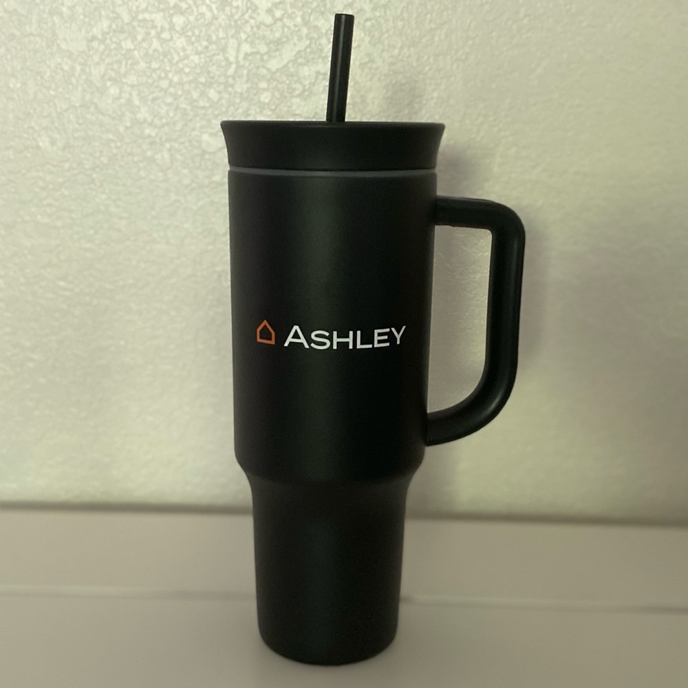 Owala 40oz Tumbler / Travel Mug with straw & handle